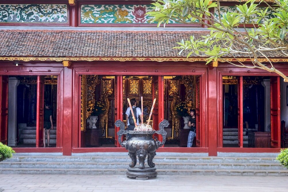 The incense burner in front of the main temple has Dinh Tran Ba